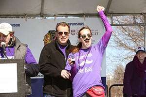 Dr. Mitchell Posner, a member of The University of Chicago Medicine Comprehensive Cancer Center Team, celebrates a top fundraising team award with Alex Block, Must-Dash for Bob team captain.