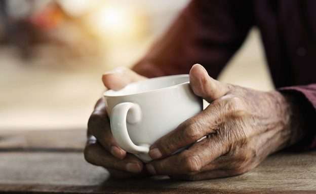 A pancreatic cancer patient drinks herbal tea as a complementary medicine