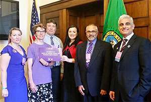 Pancreatic cancer survivors, oncologists and advocates discuss research funding with senator.