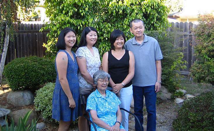 PanCAN volunteer with his sisters and mother, who passed away from pancreatic cancer