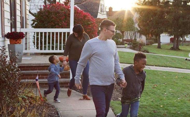 Young father, husband and pancreatic cancer survivor with his wife and two children