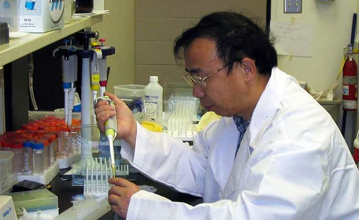 Pancreatic cancer researcher received prestigious PanCAN research grant and gives back