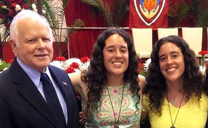 PanCAN volunteers with their grandfather, who died of pancreatic cancer