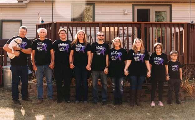 Lindsay’s family, including her mom, a 4-year pancreatic cancer survivor