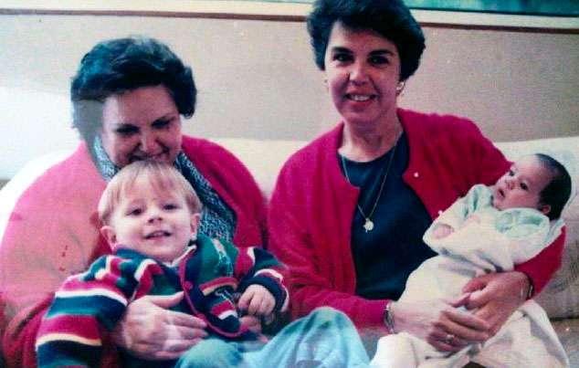 Beatriz Illescas lost her sister Sylvia, at right, to pancreatic cancer. 