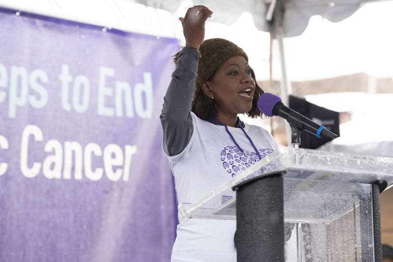 Photo of Spectrum NY1 news anchor and pancreatic cancer survivor Ruschell Boone being the emcee for PanCAN PurpleStride New York City.